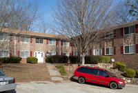 641 Powder Springs St SE in Smyrna, GA - Foto de edificio - Building Photo