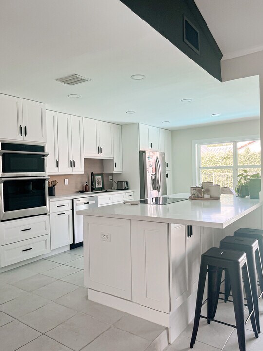 7836 Sunflower Dr in Margate, FL - Building Photo