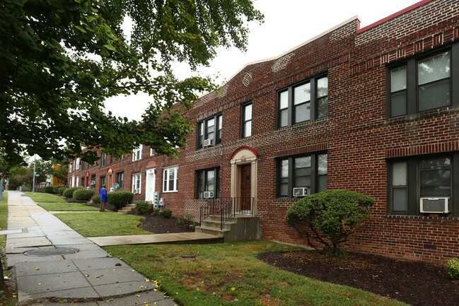 1643 Holbrook St NE in Washington, DC - Building Photo - Building Photo