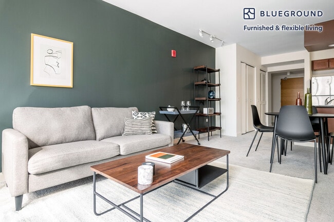 210 N Wells St in Chicago, IL - Building Photo - Building Photo