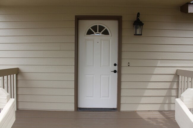 794 NE Mason Rd in Bend, OR - Foto de edificio - Building Photo
