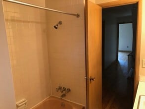 27801 Mills Ave, Unit N in Euclid, OH - Building Photo - Building Photo
