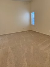 6431 W Desert Hollow Dr in Phoenix, AZ - Foto de edificio - Building Photo