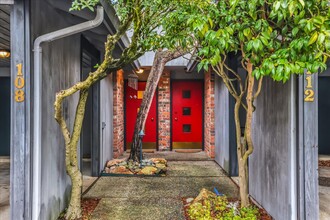 108 108th Ave SE in Bellevue, WA - Building Photo - Building Photo