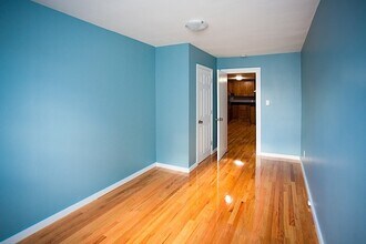 192 Rindge Ave, Unit 1B in Cambridge, MA - Foto de edificio - Building Photo