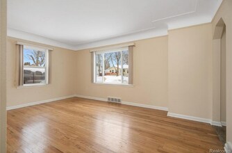 242 Preston Ave in Waterford Township, MI - Foto de edificio - Building Photo