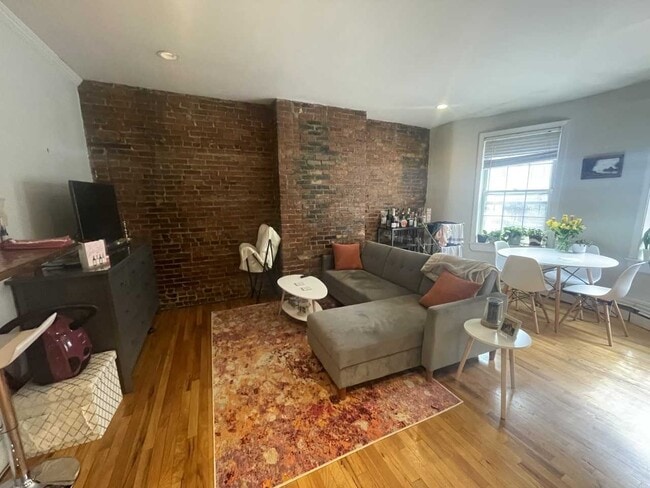 83 Waltham St, Unit 1 in Boston, MA - Foto de edificio - Building Photo