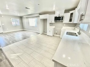 10617 S Broadway in Los Angeles, CA - Building Photo - Building Photo