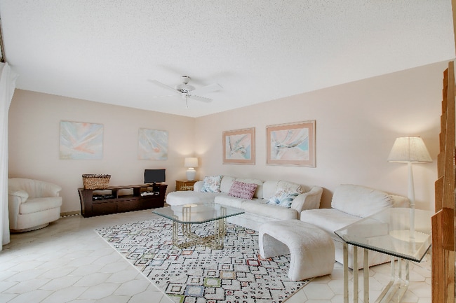 825 Center St in Jupiter, FL - Building Photo - Building Photo