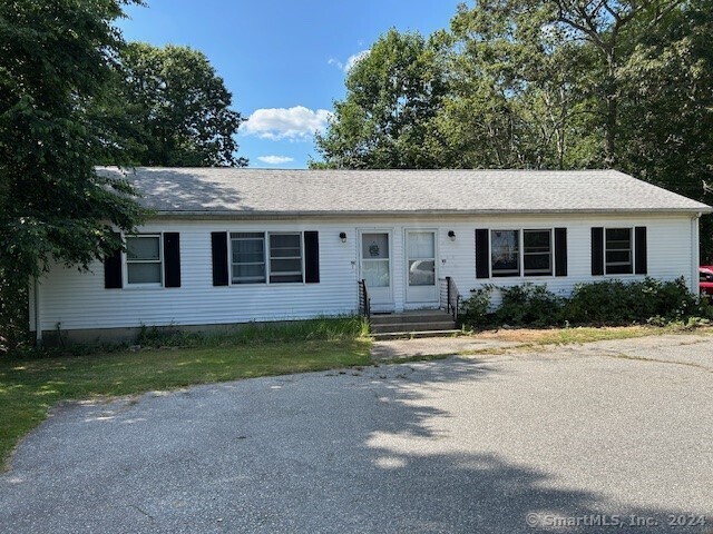 92 Godfrey Rd in Groton, CT - Building Photo