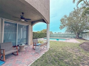 1621 Diplomat Dr in Miami, FL - Building Photo - Building Photo