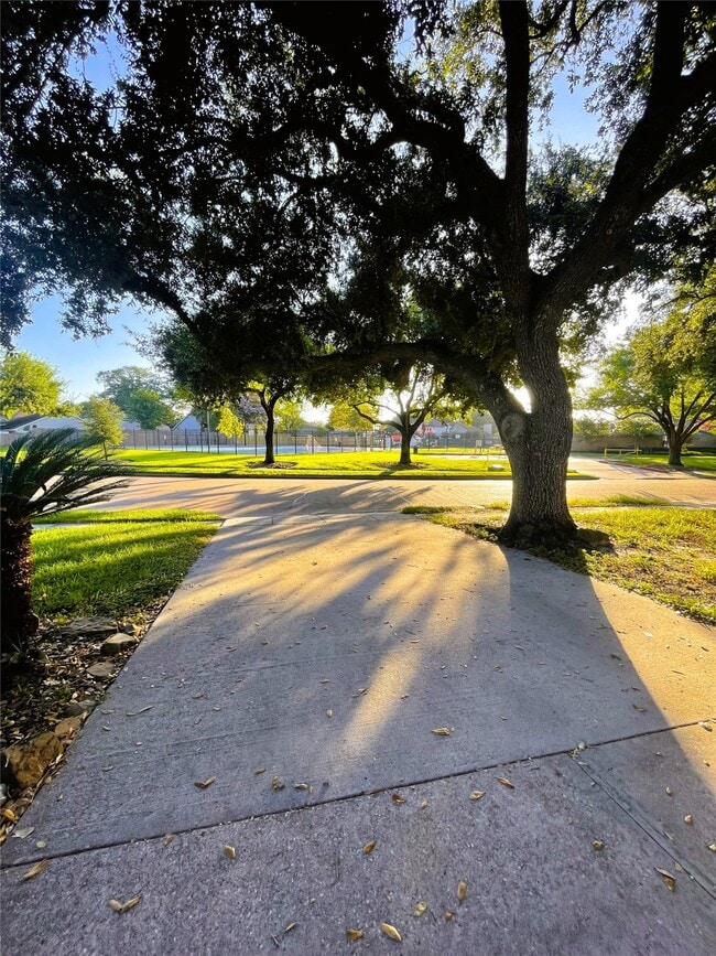 12183 Swords Creek Rd in Houston, TX - Foto de edificio - Building Photo