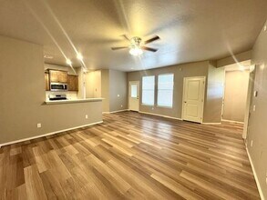 923 Coles Creek in Yukon, OK - Building Photo - Building Photo