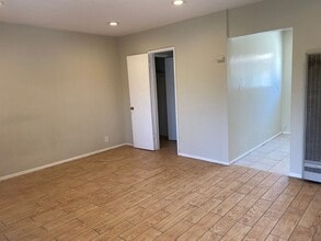 220 W Spazier Ave in Burbank, CA - Building Photo - Building Photo