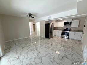 267 Branford Rd in North Branford, CT - Foto de edificio - Building Photo