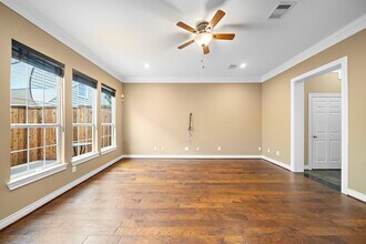 2927 Clinton Dr in Houston, TX - Building Photo - Building Photo