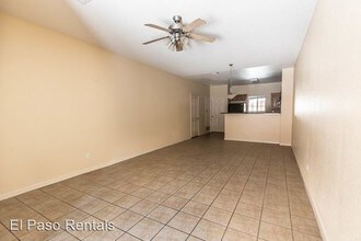 3150 N Yarbrough Dr in El Paso, TX - Building Photo - Building Photo