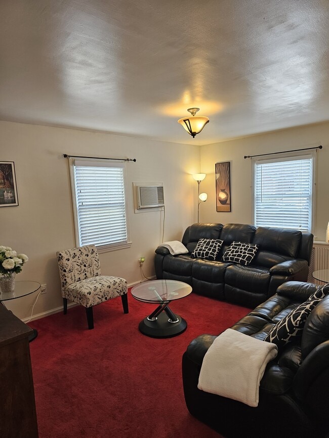 55 Fieldmere St, Unit Comfty Getaway in Elmont, NY - Building Photo - Building Photo