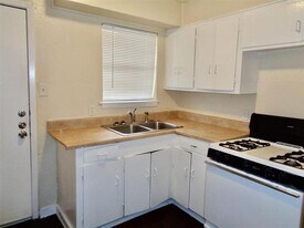 1025 G Ave in Plano, TX - Building Photo