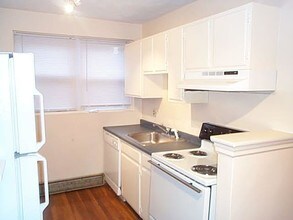 402 Highland Ave, Unit 24 in Somerville, MA - Foto de edificio - Building Photo