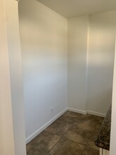 105 N Cedar Ave in Inglewood, CA - Foto de edificio - Building Photo