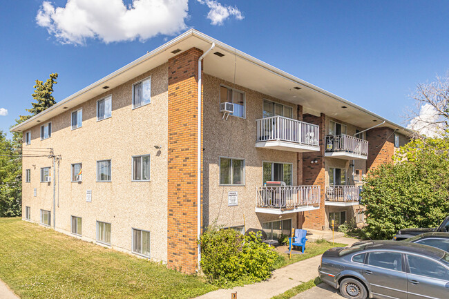 10020 151 St NW in Edmonton, AB - Building Photo - Building Photo