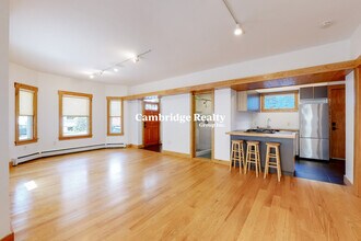 178 Columbia St, Unit B in Cambridge, MA - Foto de edificio - Building Photo