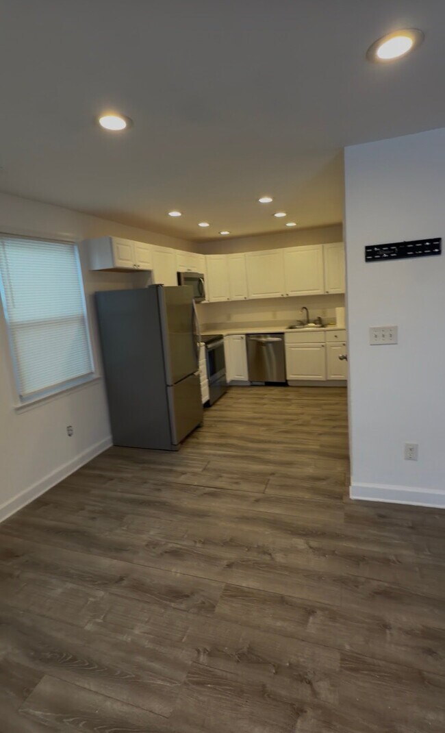 182X Kitty Hawk Rd in Essex, MD - Building Photo - Building Photo