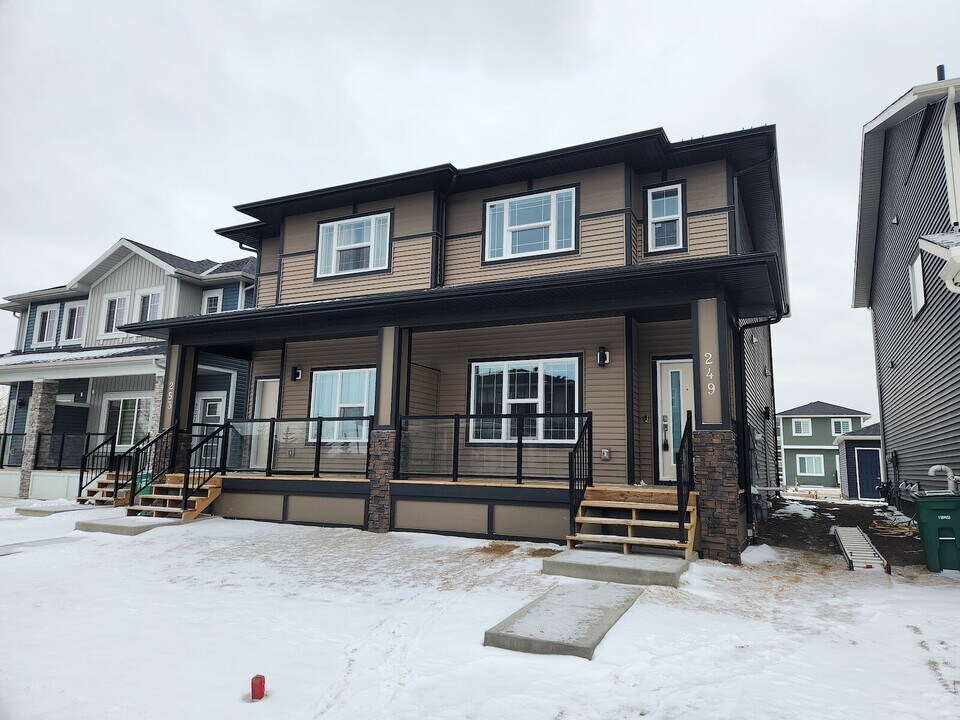 249 Midgrove Mews SW in Airdrie, AB - Building Photo
