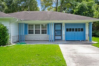 223 Wildwood St in Baytown, TX - Building Photo - Building Photo