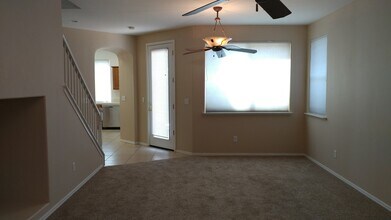 82 W Tivoli Ln in Clovis, CA - Building Photo - Building Photo