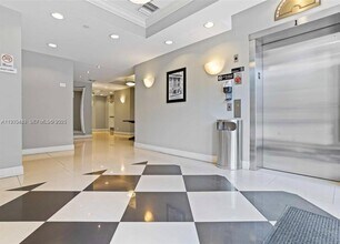 111 E Flagler St in Miami, FL - Foto de edificio - Building Photo