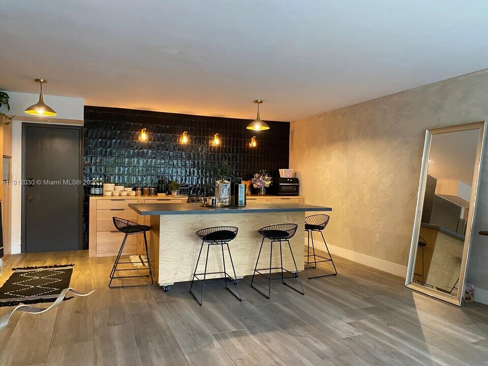 550 Ocean Dr in Key Biscayne, FL - Building Photo