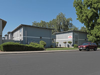 Royal Villa Apartments in Clovis, CA - Foto de edificio - Building Photo