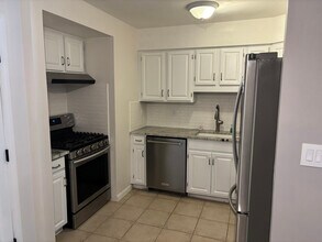 504 Springbrook Cir in Portsmouth, NH - Building Photo - Building Photo