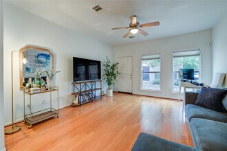 2206 Naomi St in Houston, TX - Building Photo - Building Photo