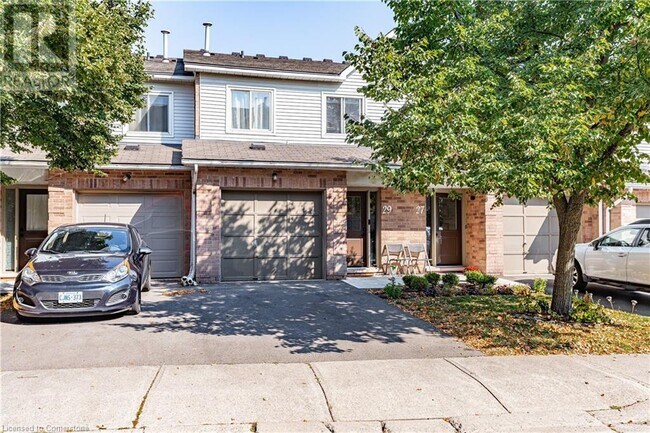 26 Moss Blvd in Hamilton, ON - Building Photo - Building Photo