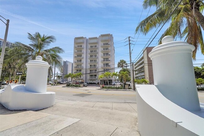 95 N Birch Rd in Fort Lauderdale, FL - Foto de edificio - Building Photo