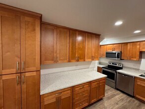 11015 Kittridge St, Unit 121 in North Hollywood, CA - Building Photo - Building Photo