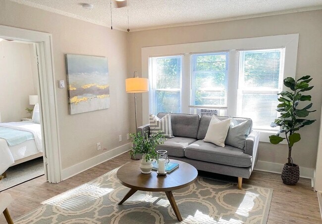 301-307-307 N Gladstone Blvd in Kansas City, MO - Building Photo - Building Photo