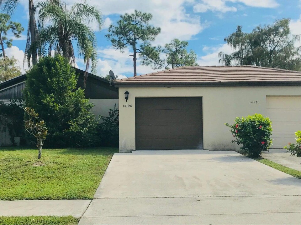 14126 Lily Ct in Wellington, FL - Building Photo