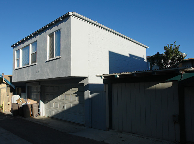 507 E Balboa Blvd in Newport Beach, CA - Building Photo - Building Photo