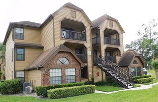 345 Lakepointe Dr in Altamonte Springs, FL - Building Photo