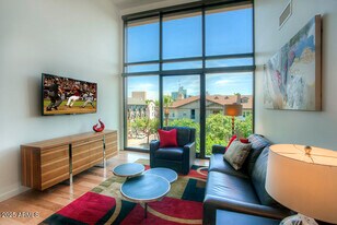 100 W Portland St in Phoenix, AZ - Building Photo