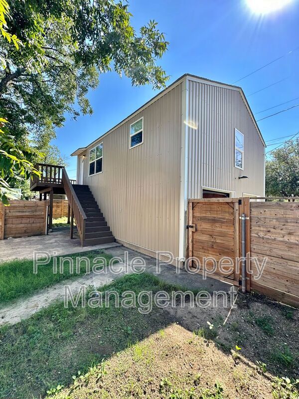 property at 1807 San Antonio St