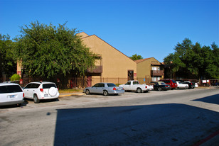 Mill House in Dallas, TX - Foto de edificio - Building Photo