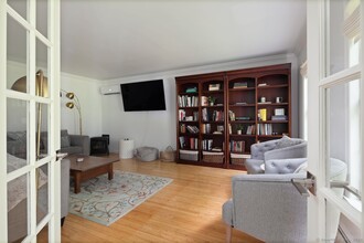 32 Burton Rd in Salisbury, CT - Building Photo - Building Photo