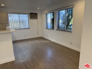 1505 S Dunsmuir Ave in Los Angeles, CA - Building Photo - Building Photo