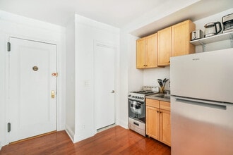 444 W 48th St in New York, NY - Building Photo - Building Photo