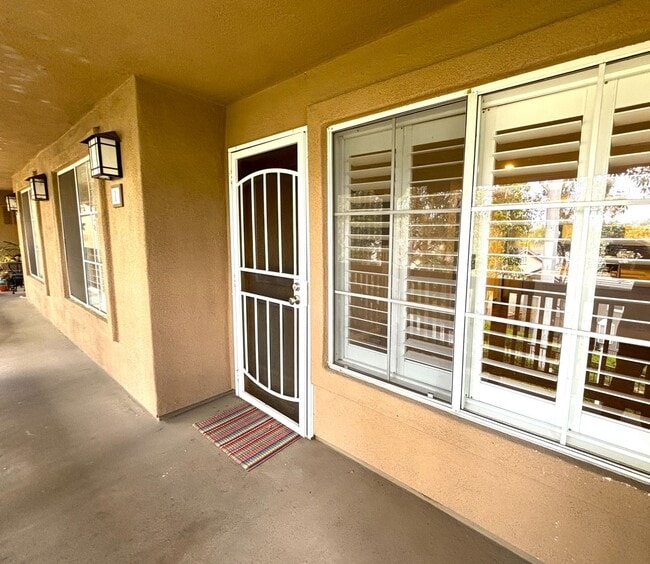 120 S Cross Creek Rd in Orange, CA - Building Photo - Building Photo
